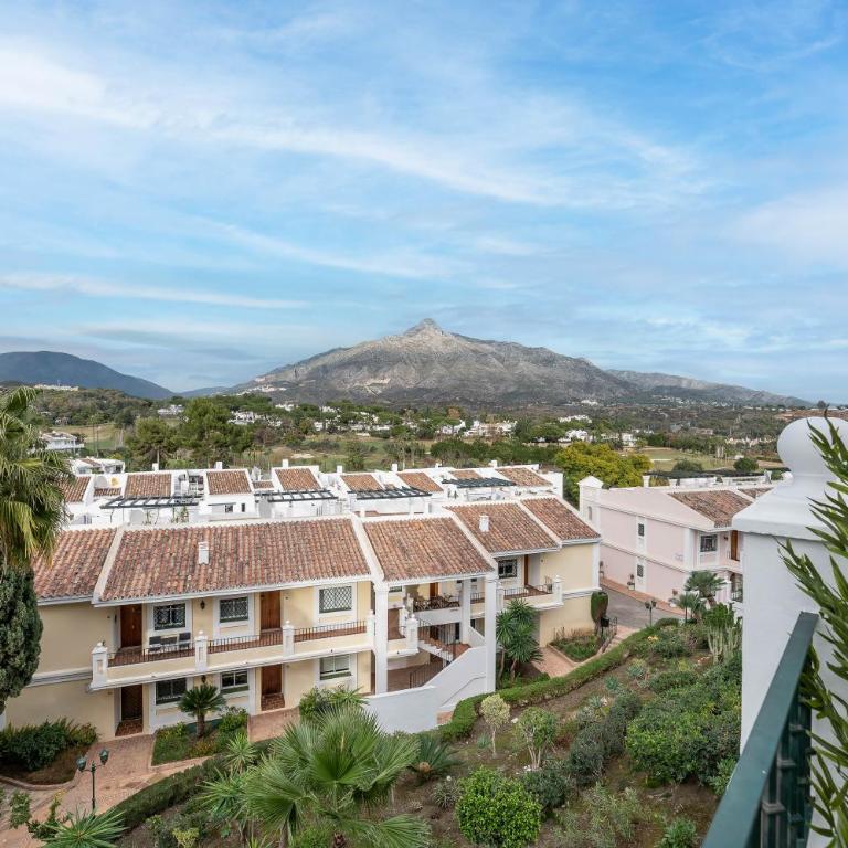 Newly Refurbished 2 BDRM Amazing Complex w Pools - Two-Bedroom Apartment - 45