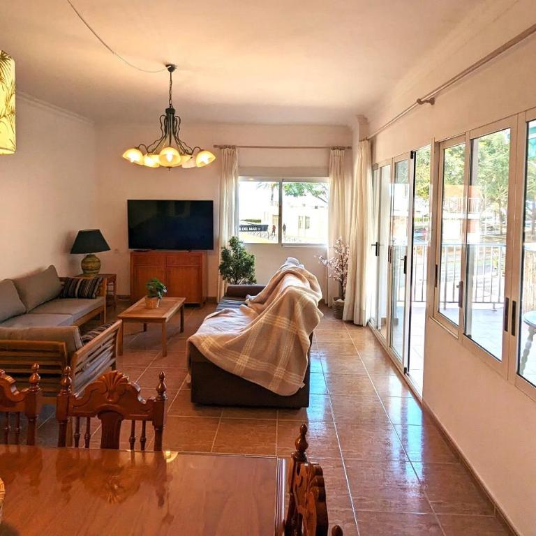 Terraza con vistas al mar Parking privado 120 mts, junto a la playa - Three-Bedroom Apartment - 46
