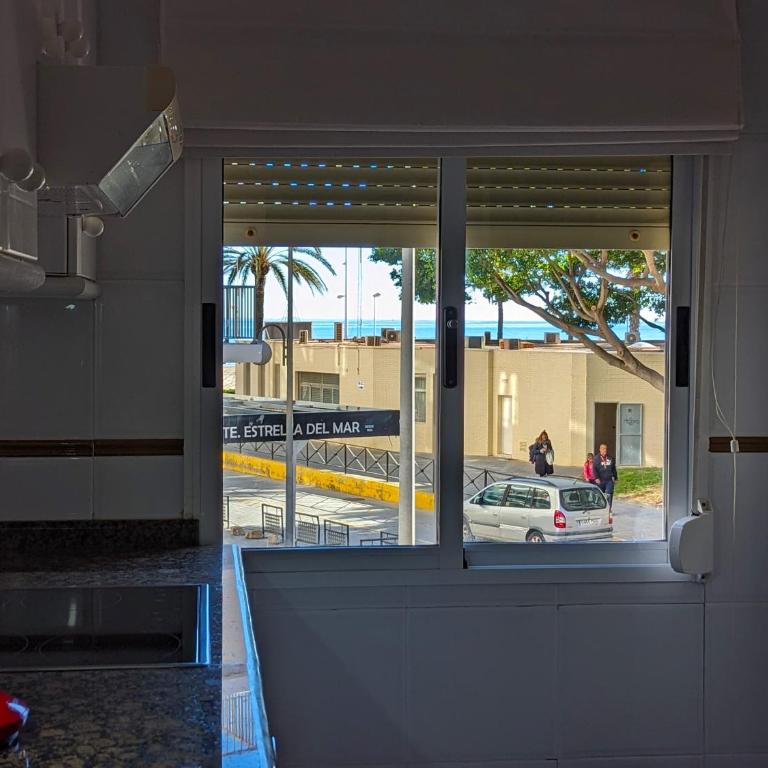 Terraza con vistas al mar Parking privado 120 mts, junto a la playa - Three-Bedroom Apartment - 42