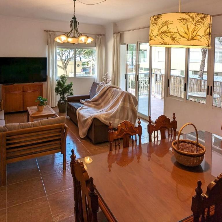 Terraza con vistas al mar Parking privado 120 mts, junto a la playa - Three-Bedroom Apartment - 45