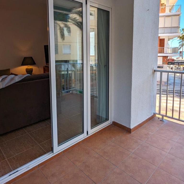Terraza con vistas al mar Parking privado 120 mts, junto a la playa - Three-Bedroom Apartment - 44