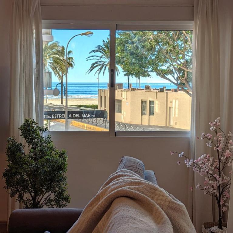 Terraza con vistas al mar Parking privado 120 mts, junto a la playa - Three-Bedroom Apartment - 43