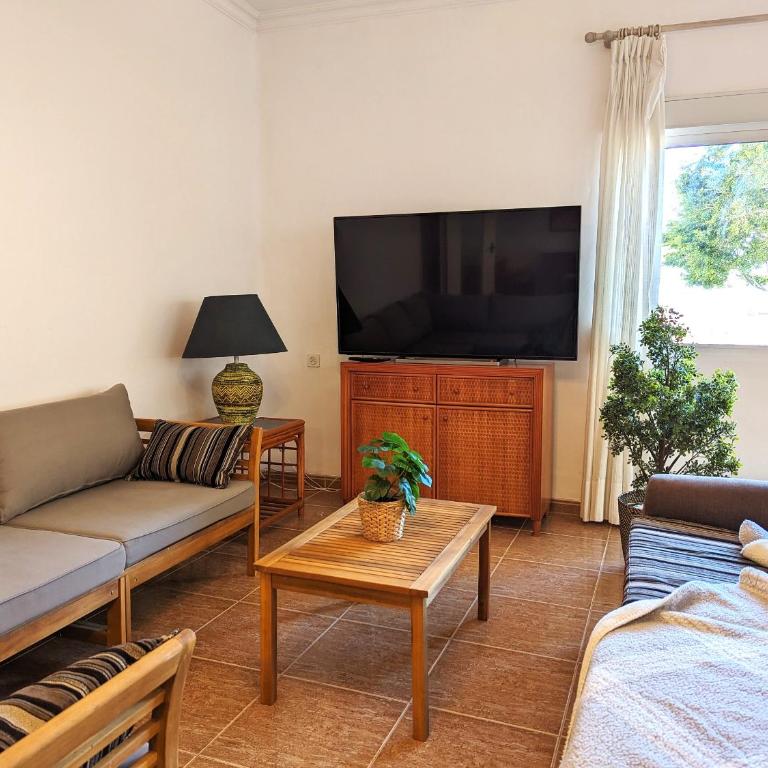 Terraza con vistas al mar Parking privado 120 mts, junto a la playa - Three-Bedroom Apartment - 40