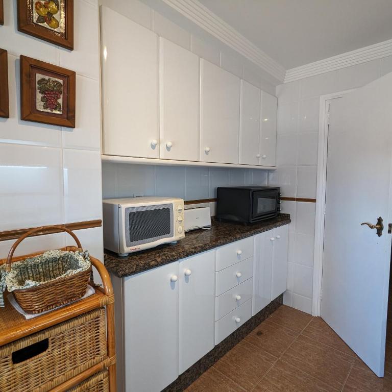 Terraza con vistas al mar Parking privado 120 mts, junto a la playa - Three-Bedroom Apartment - 49