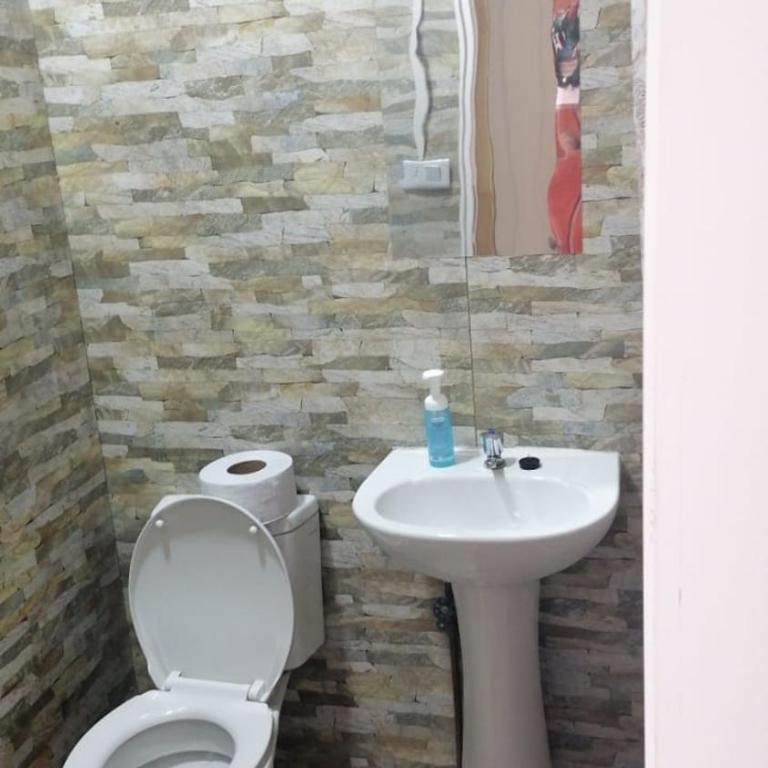 Hostal Pampaloja - Habitación Cuádruple Económica - 1