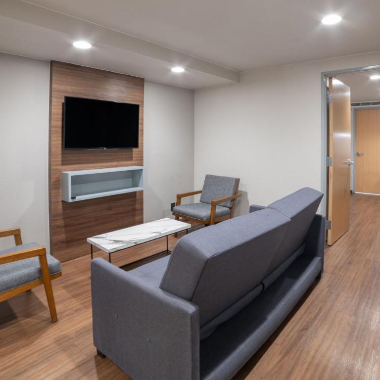 City Express Suites by Marriott Ciudad de México Anzures - Penthouse Suite with Sofa Bed and Balcony - 1