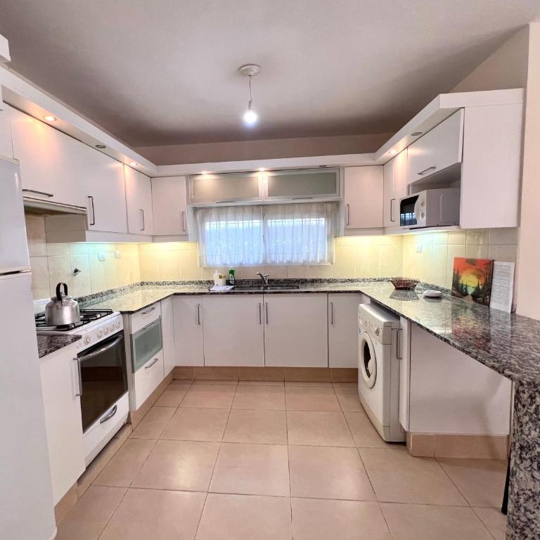 Hermosa y amplia casa con pileta - Apartamento de 2 dormitorios - 12