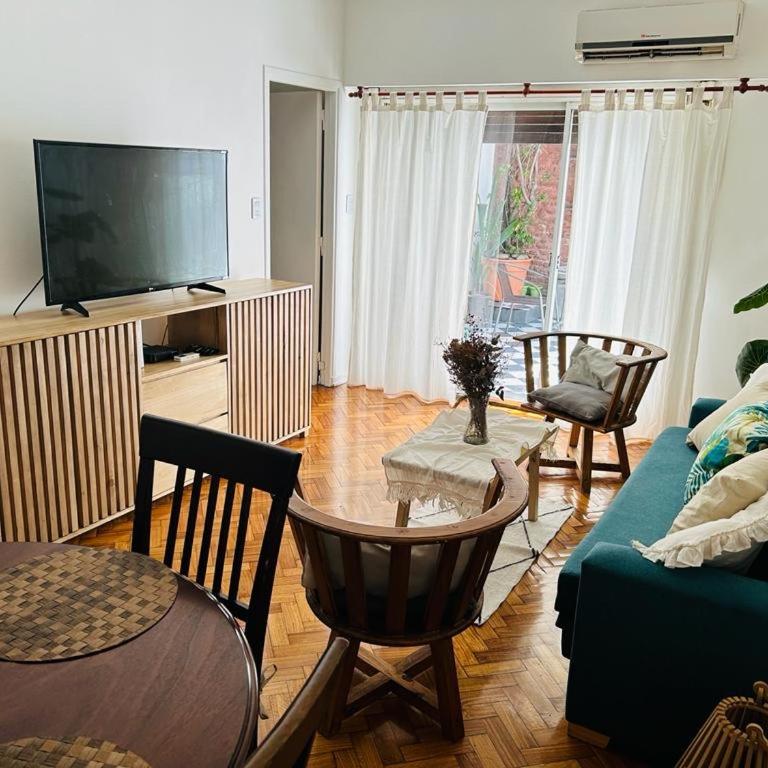 Departamento 3 ambientes con patio, terraza y parrila - Apartamento de 2 dormitorios - 2