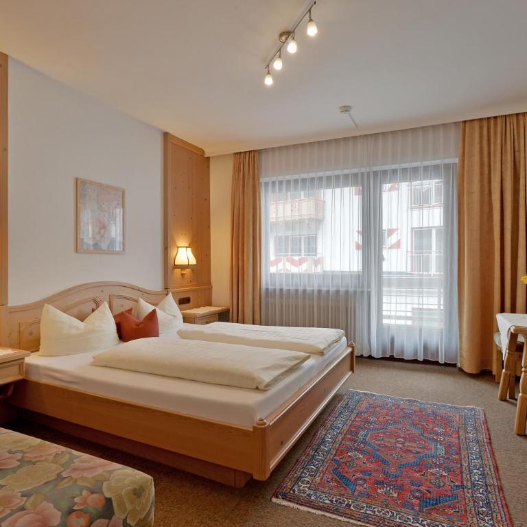 Hotel Garni Jennewein - Comfort Doppelzimmer mit Balkon - 1