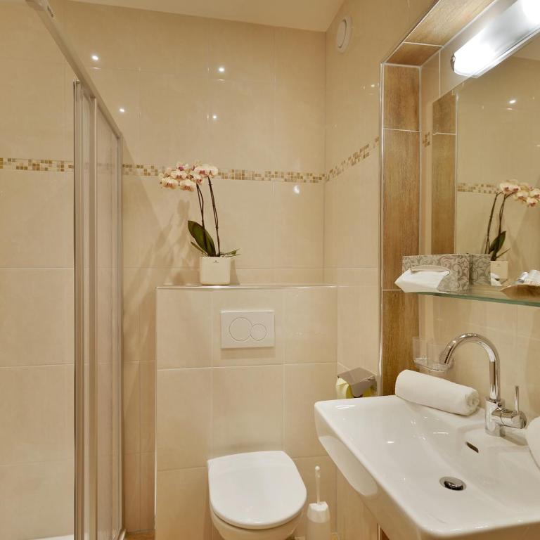 Hotel Garni Jennewein - Standard Doppelzimmer mit Balkon - 1