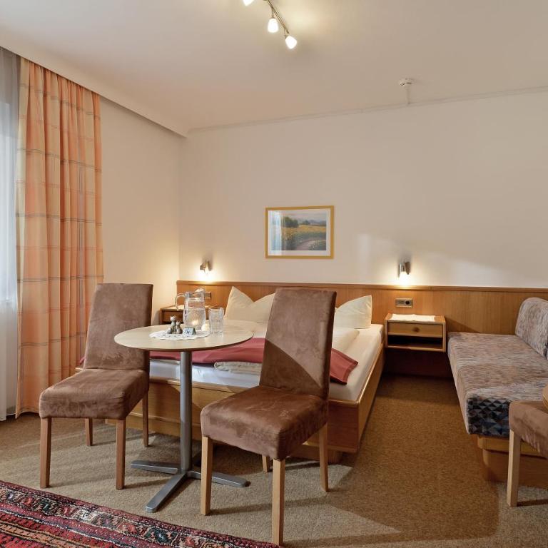 Hotel Garni Jennewein - Standard Doppelzimmer mit Balkon - 3