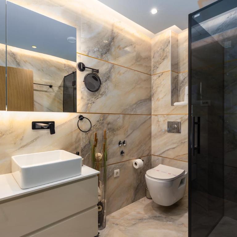 Hotel Vila Hedonija - Deluxe Double Room with Sea View - 7