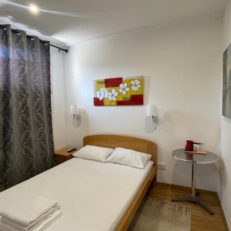 Sleep and go L E F T RIVER Belgrade - Dvokrevetna Soba sa Bračnim Krevetom - 2