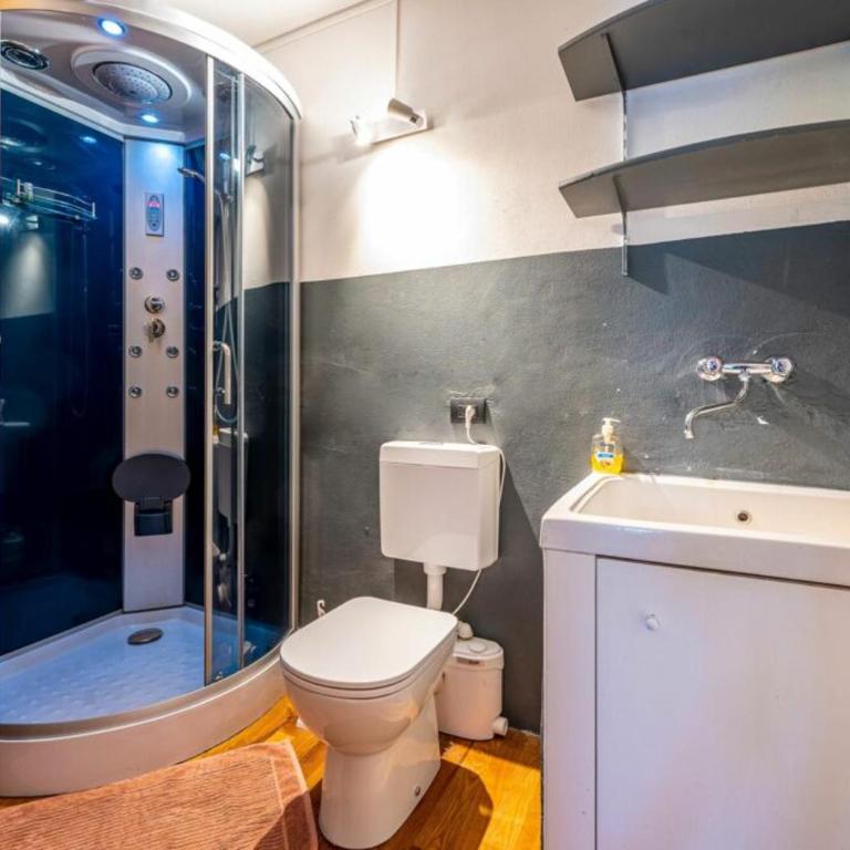 VILLA IRIS Three Bedroom Private Garden Bike&Boat&Scooter Lake Como - Villa con 3 Camere da Letto - 35