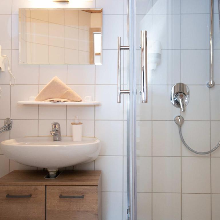 Hotel Amadeus - inclusive Skipass und vieles mehr - Standard Doppelzimmer mit Balkon - 2