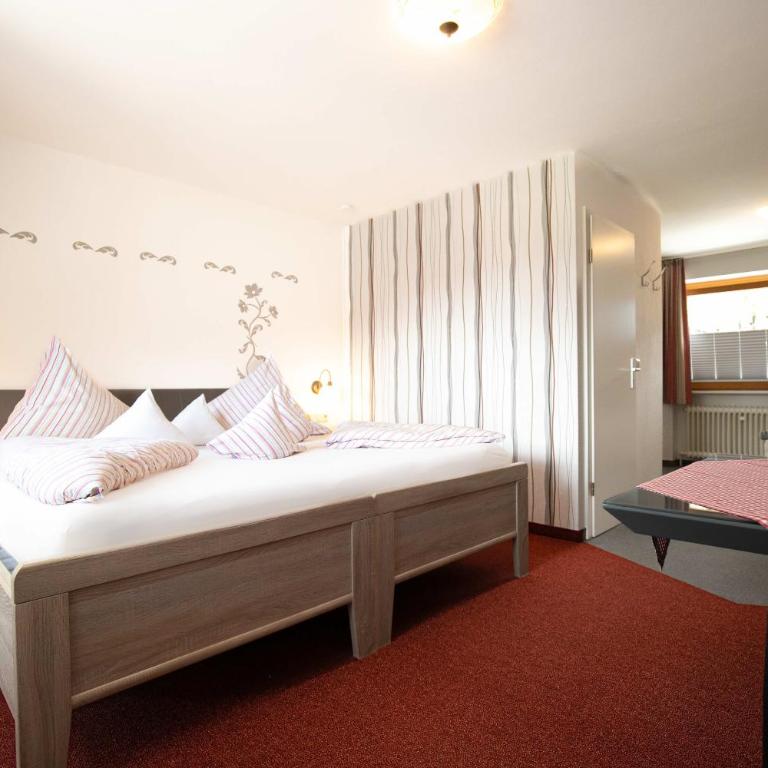Hotel Amadeus - inclusive Skipass und vieles mehr - Doppelzimmer Komfort mit Balkon - 2
