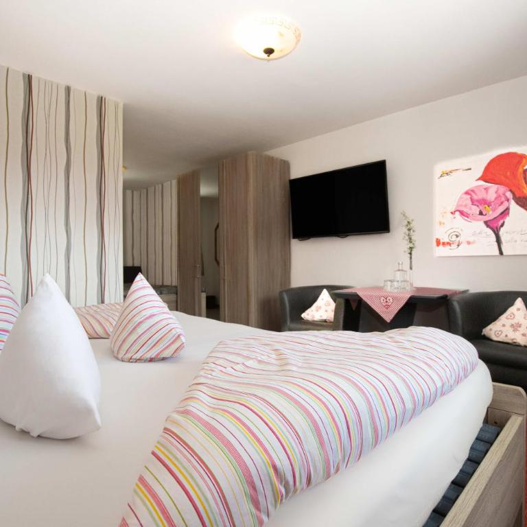 Hotel Amadeus - inclusive Skipass und vieles mehr - Doppelzimmer Komfort mit Balkon - 3