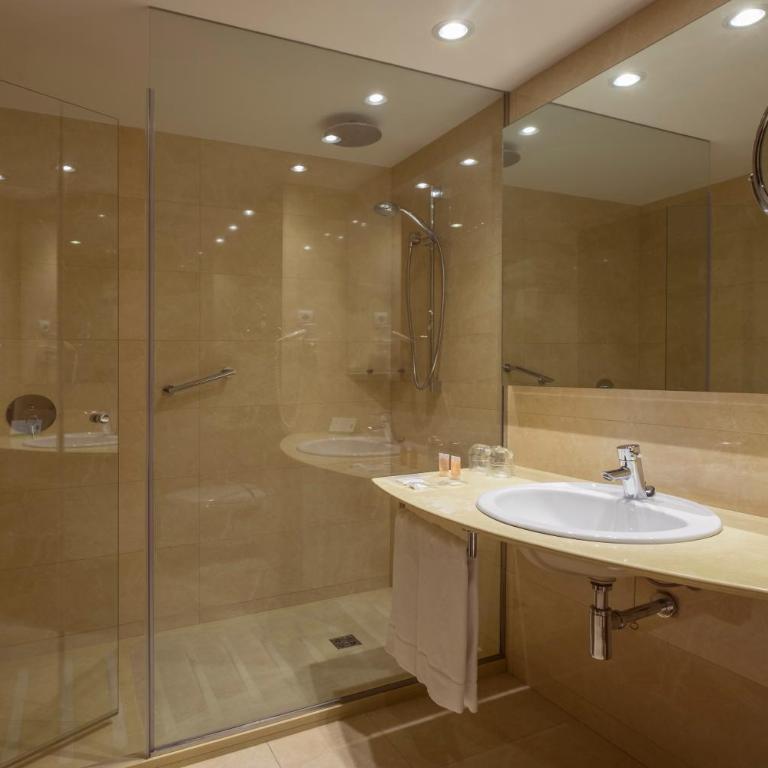 Hotel Gran Ultonia - Habitación Estándar - 1 cama grande - 4