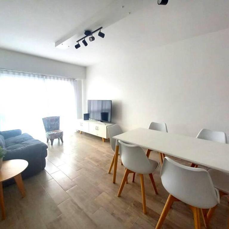 Depto. 3 ambientes, ideal familias, muy luminoso. - Apartamento de 2 dormitorios - 1