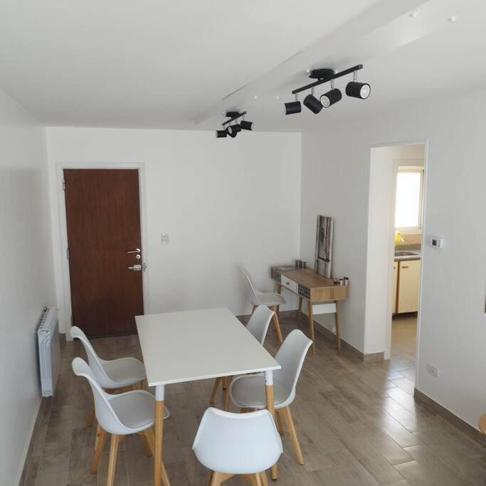 Depto. 3 ambientes, ideal familias, muy luminoso. - Apartamento de 2 dormitorios - 2