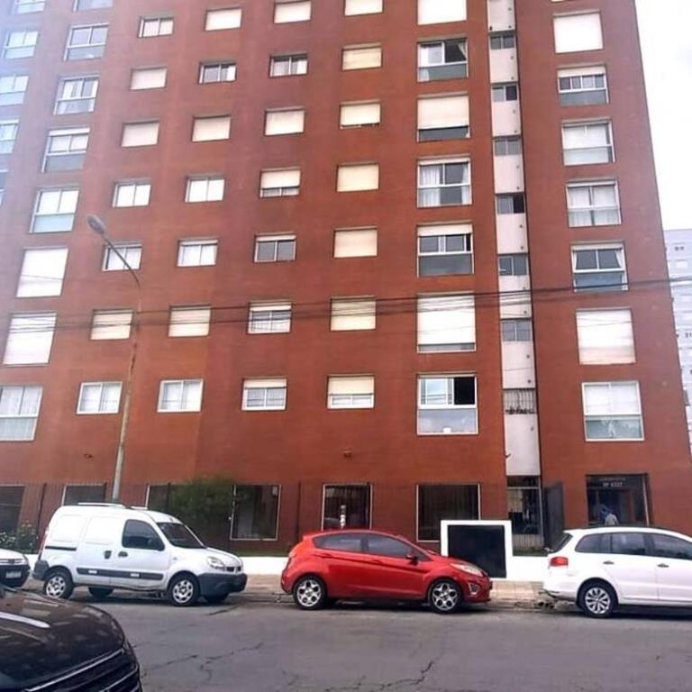 Depto. 3 ambientes, ideal familias, muy luminoso. - Apartamento de 2 dormitorios - 3