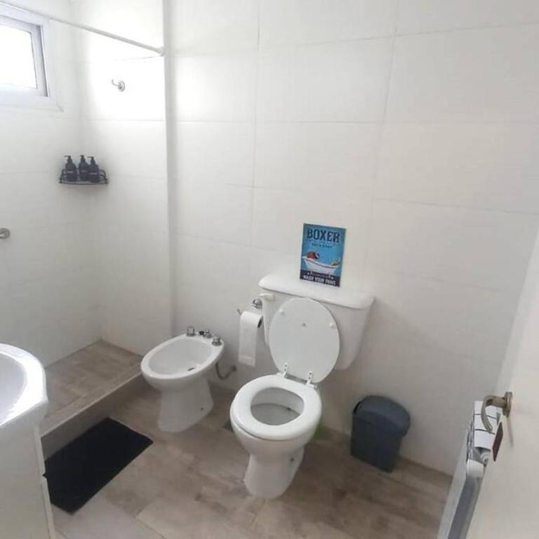 Depto. 3 ambientes, ideal familias, muy luminoso. - Two-Bedroom Apartment - 11