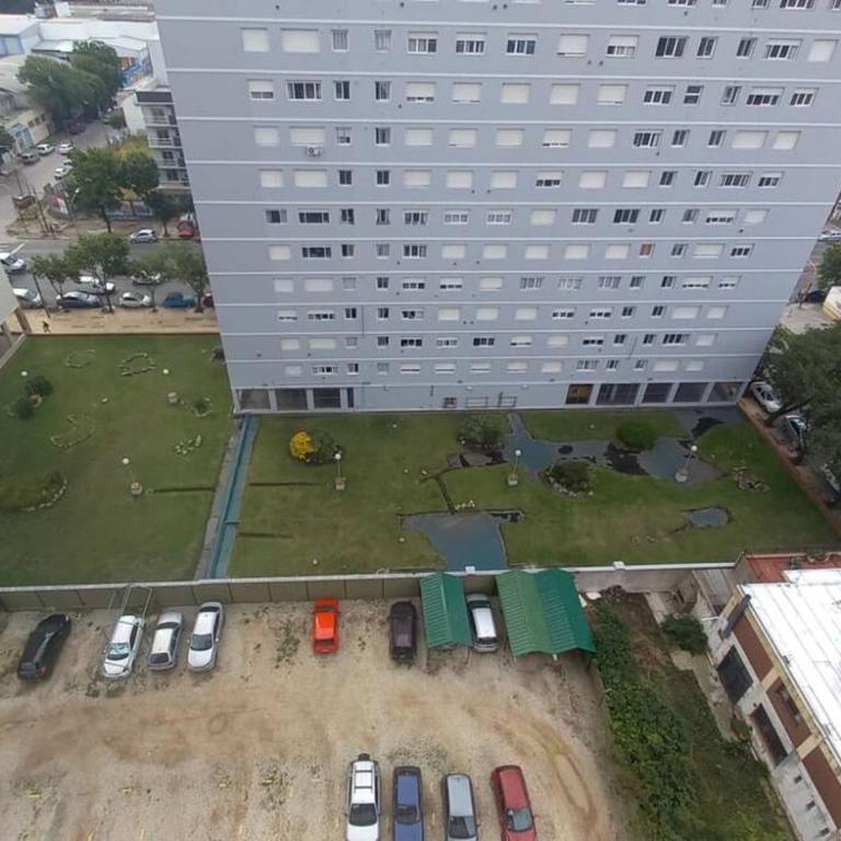 Depto. 3 ambientes, ideal familias, muy luminoso. - Apartamento de 2 dormitorios - 17