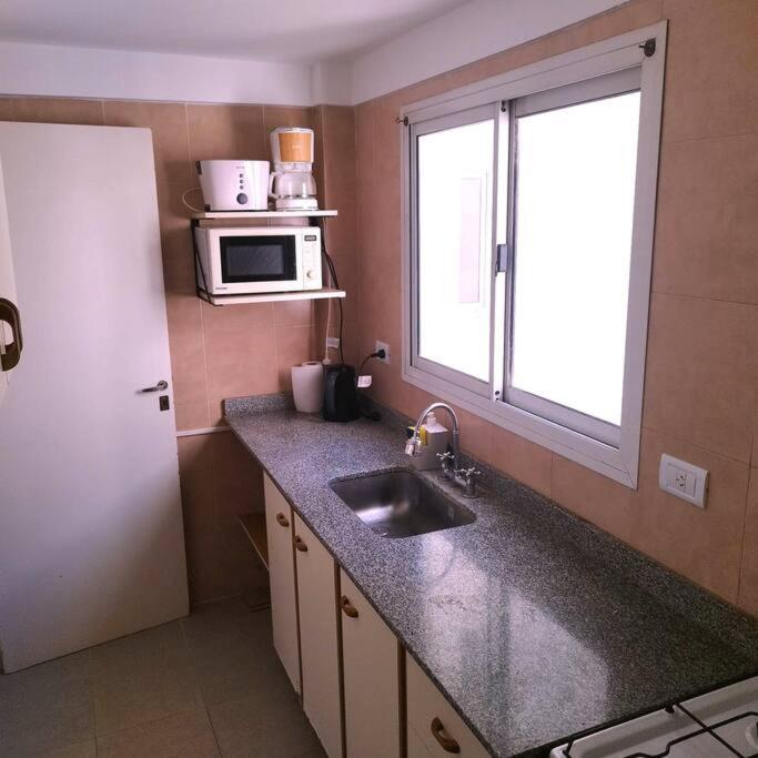 Depto. 3 ambientes, ideal familias, muy luminoso. - Apartamento de 2 dormitorios - 18