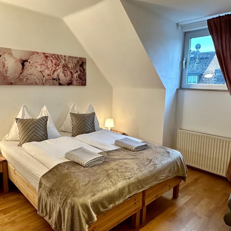 The Peaceful Garden Family Stay with Free Parking - Ferienhaus - 1