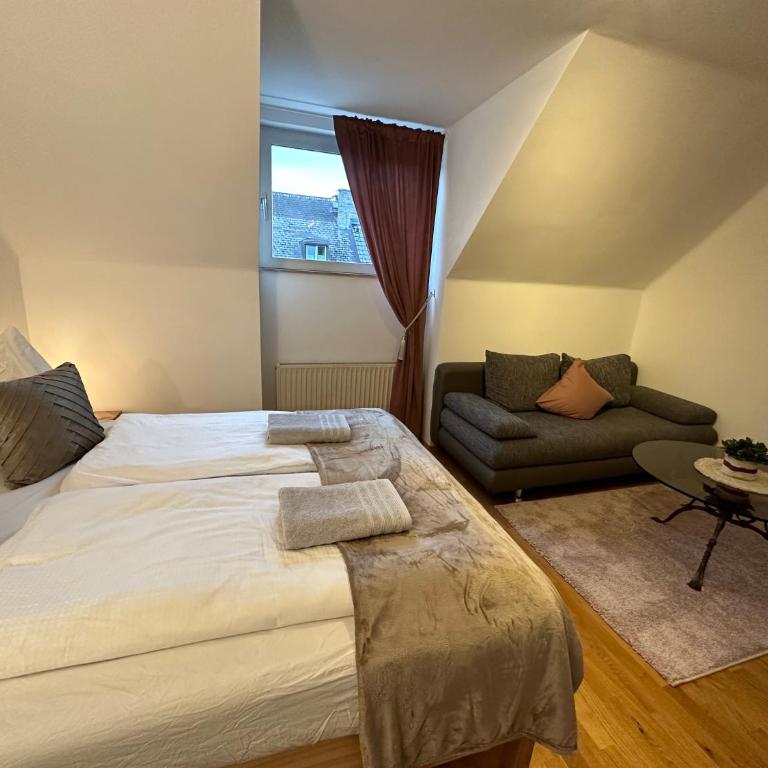 The Peaceful Garden Family Stay with Free Parking - Ferienhaus - 25