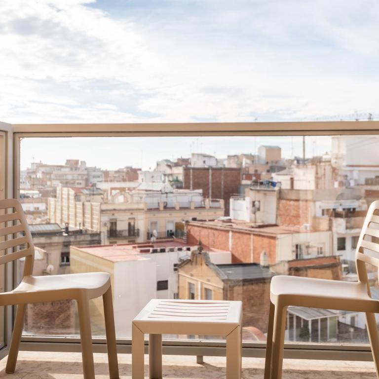 Arya Stadium Hotel - Double Room with Balcony - 9