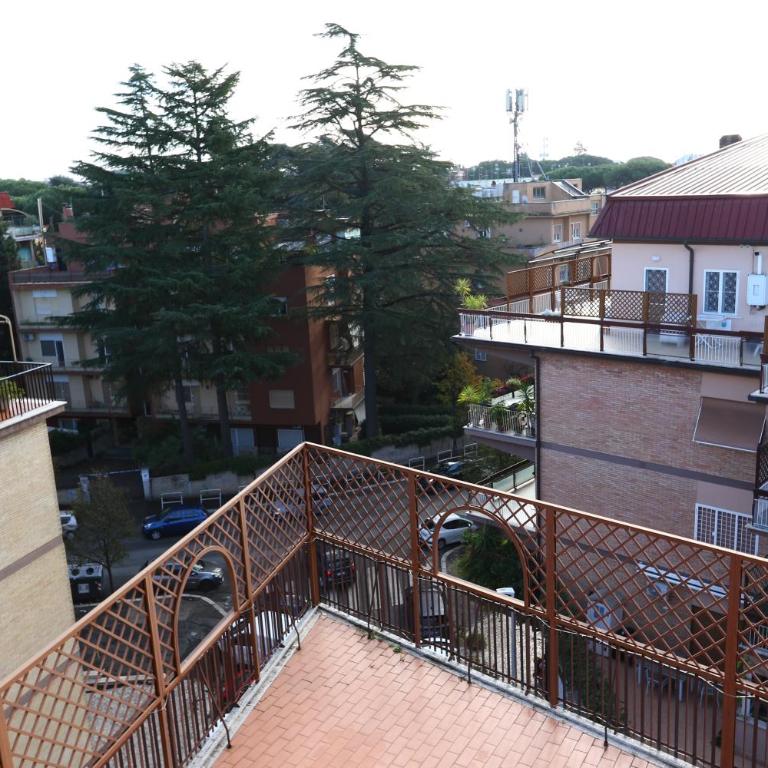 Angela attico a pochi minuti dal Gemelli e Stazione FL3 direzione San Pietro - Roma centro - Appartement avec Terrasse - 42