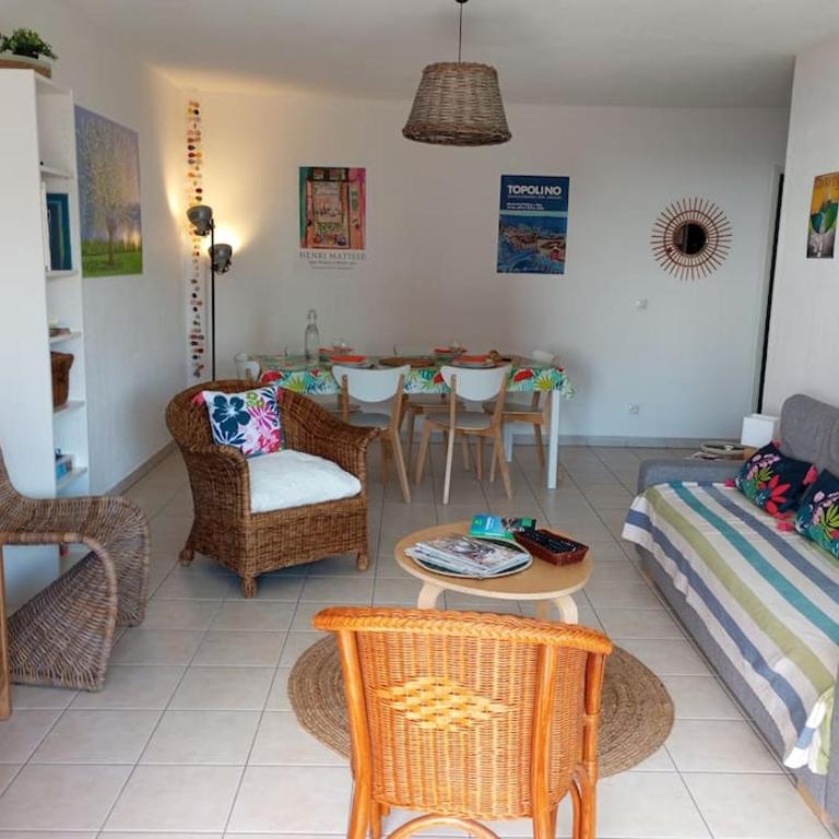 1,5 km plages Bel appartement calme Piscine Garage - Appartement avec Terrasse - 10