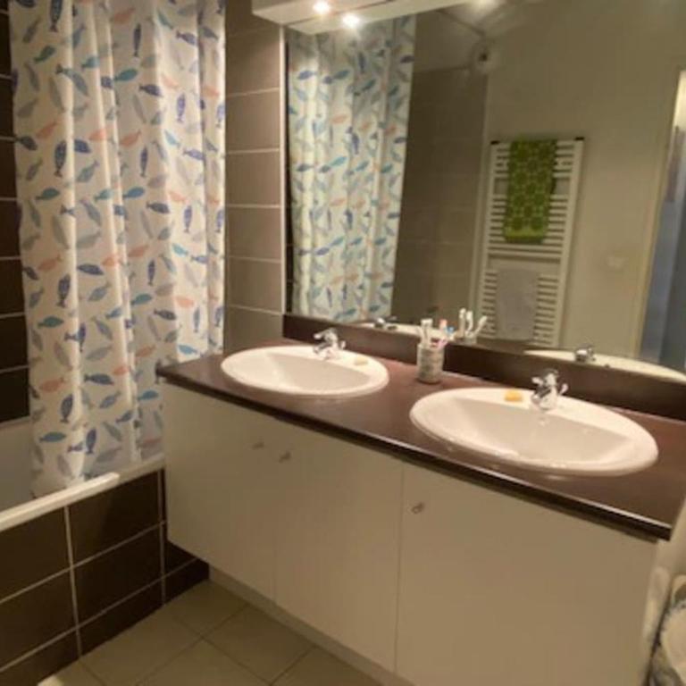 1,5 km plages Bel appartement calme Piscine Garage - Appartement avec Terrasse - 15