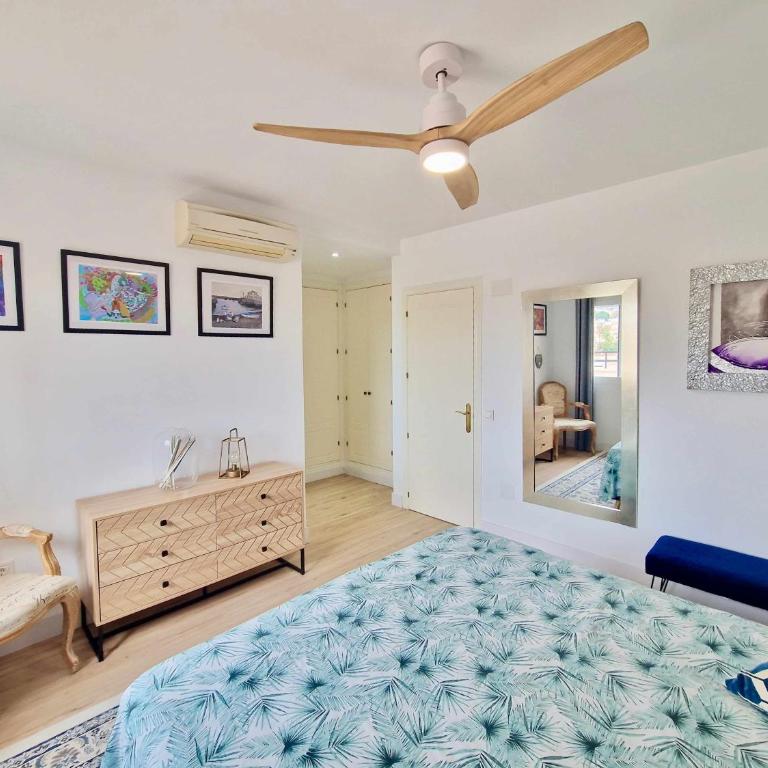 SR Luxury Penthouse Torremolinos - Three-Bedroom Apartment - 30