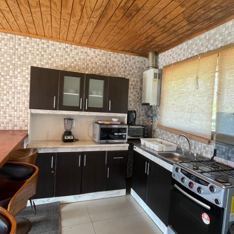 Refugio del mar - cabaña frente al mar en Curanipe con terraza y jardin - Three-Bedroom Apartment - 12