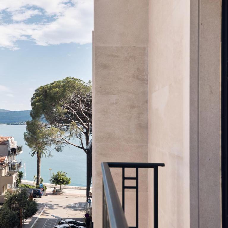 La Fleur Boutique Hotel - Suite with Side Sea View - 6