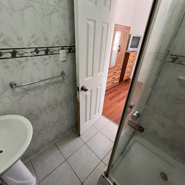 Hostal Arlegui - Viña Centro - Double Room with Private Bathroom - 4
