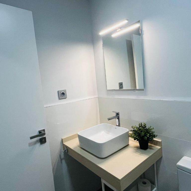 Home La Naval - One-Bedroom Apartment - 12