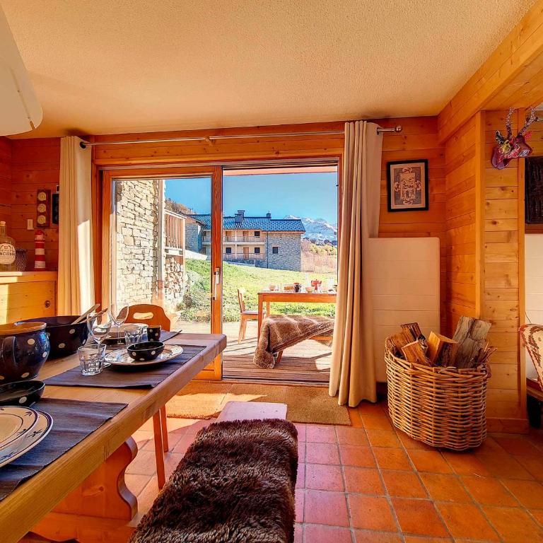 Chalet spacieux avec cheminée et WIFI au Levassay - FR-1-344-1202 - Chalet - 1