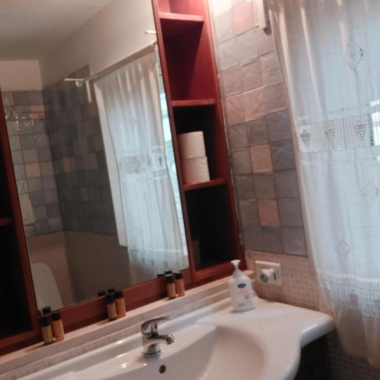 Benedetto Cairoli Guest House - Double Room with Private External Bathroom - 6