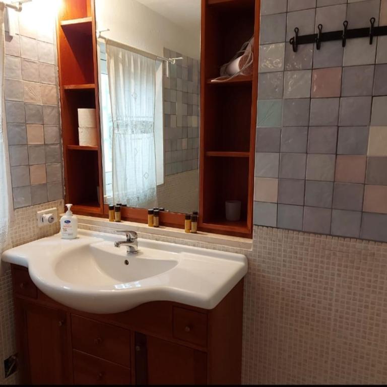 Benedetto Cairoli Guest House - Double Room with Private External Bathroom - 8