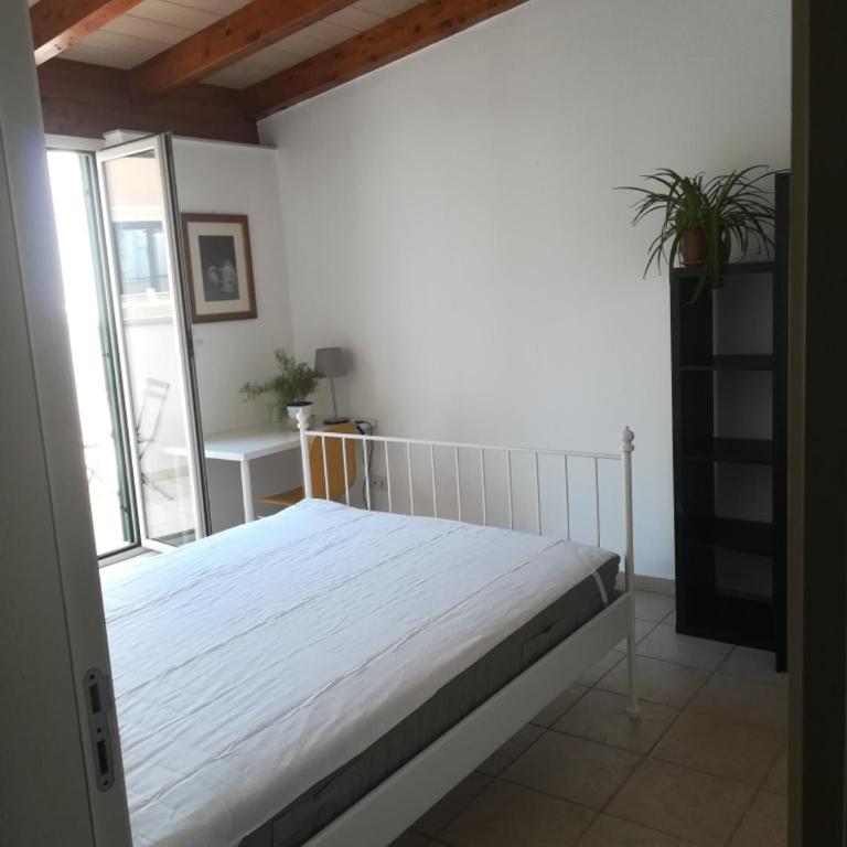 Benedetto Cairoli Guest House - Double Room with Private External Bathroom - 12