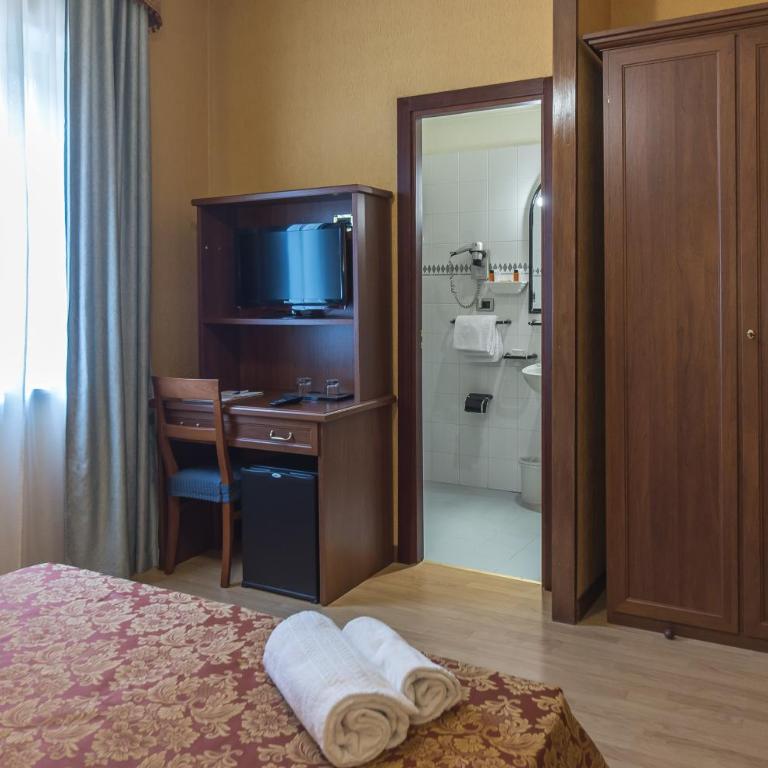 Hotel Columbus sul Lago - Camera Economy Matrimoniale/Doppia con Letti Singoli - 4