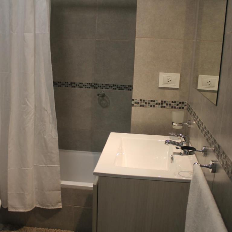 Dpto Panorámico con cochera Polo gastronómico Güemes - Nueva Córdoba Excelente Acceso -Seguridad 24 hs Terraza y asadores!! Sin gastos adicionales - Apartamento de 1 dormitorio - 76