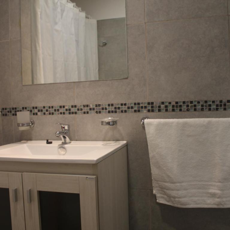 Dpto Panorámico con cochera Polo gastronómico Güemes - Nueva Córdoba Excelente Acceso -Seguridad 24 hs Terraza y asadores!! Sin gastos adicionales - Apartamento de 1 dormitorio - 82