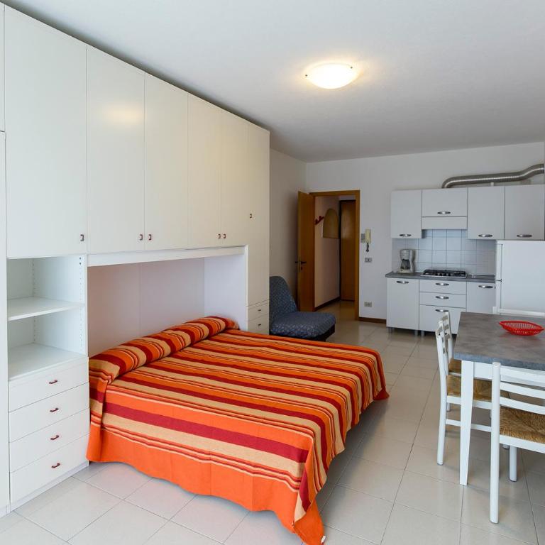 Villaggio Luna Swimmingpool- Agenzia Cocal - Monolocale - 1
