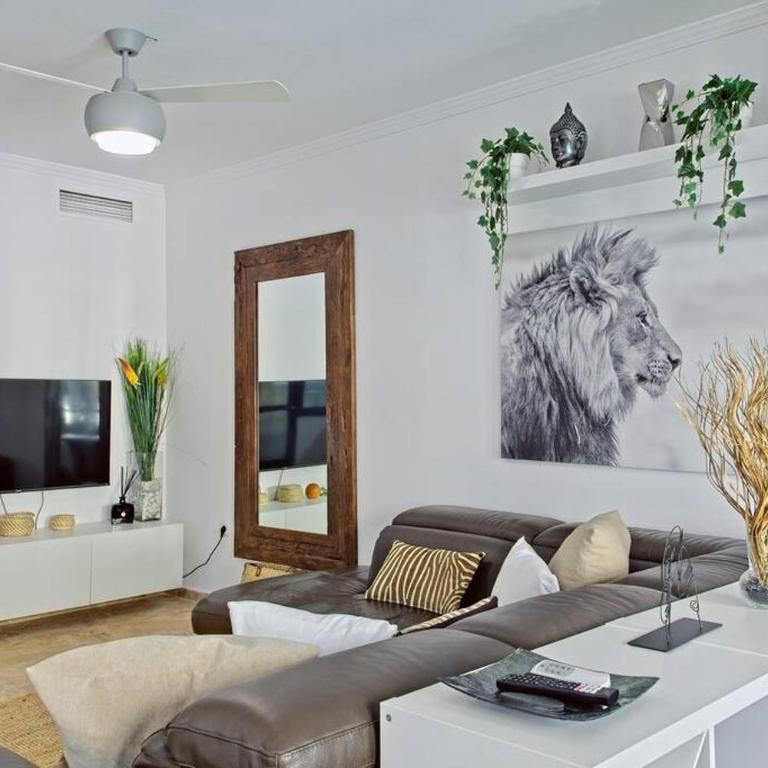 Contemporary, luxury living in the best location - Apartamento de 3 dormitorios - 2