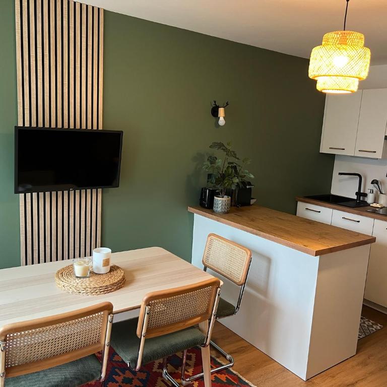 Sacaron24, T2 bis, centre Luchon, wifi, parking - Appartement 2 Chambres - 3