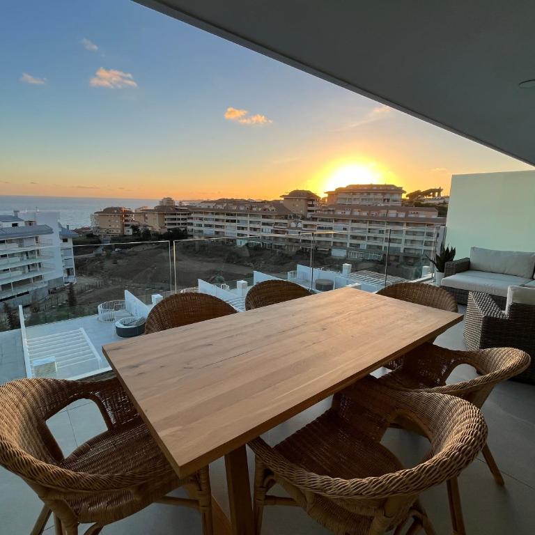 Luxe Coast Views-Reserva del-Higuerón-Pool & Sea - Two-Bedroom Apartment - 12